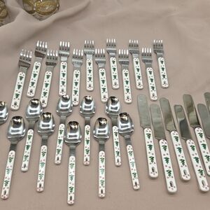 Charming Floral Cutlery Set - White and Green